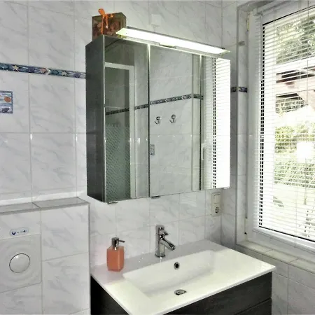 Familie Trieglaff Mit Carport Und Wlan 치노비츠