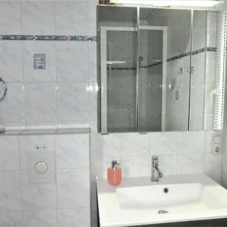 아파트 Familie Trieglaff Mit Carport Und Wlan 치노비츠