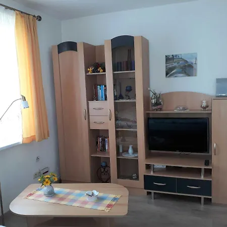 Familie Trieglaff Mit Carport Und Wlan 치노비츠