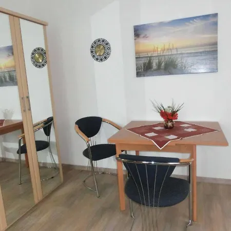 Familie Trieglaff Mit Carport Und Wlan 아파트 치노비츠